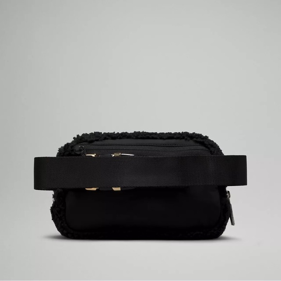 Lululemon Everywhere Fleece Belt Bag - Picture 2 of 6
